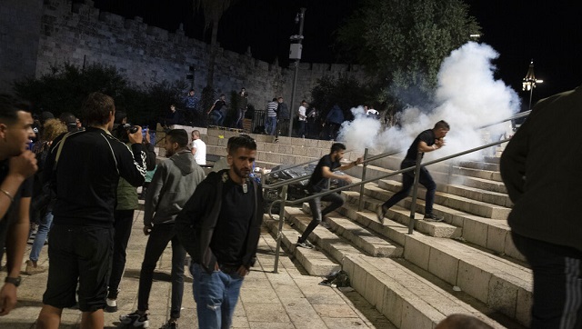 At least 200 Palestinians hurt in Al-Aqsa clashes with Israeli police, say medics At least 200 Palestinians hurt in Al-Aqsa clashes with Israeli police, say medics