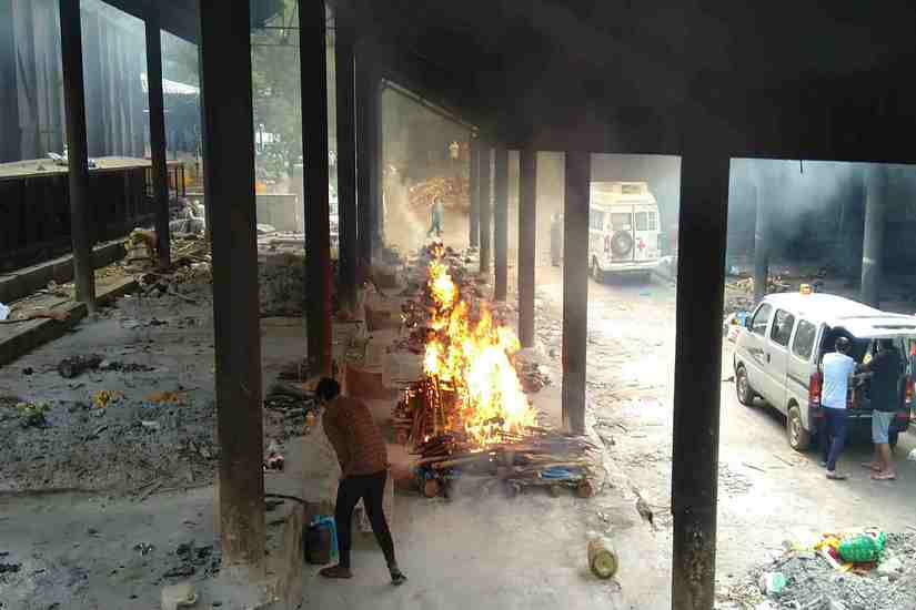 Unseen warriors of COVID: No rest for gravediggers in Bengaluru as crematoriums run out of space Unseen warriors of COVID: No rest for gravediggers in Bengaluru as crematoriums run out of space