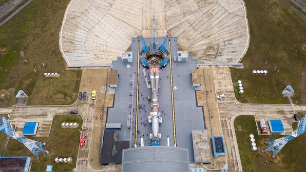 Russian Soyuz, Arianespace launch OneWeb's 36 telecom satellites to LEO