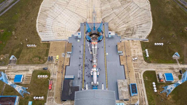 Russian Soyuz, Arianespace launch OneWeb's 36 telecom satellites to LEO