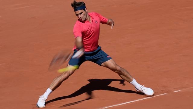 French Open 2021: Roger Federer makes winning return as Iga Swiatek, Daniil Medvedev progress