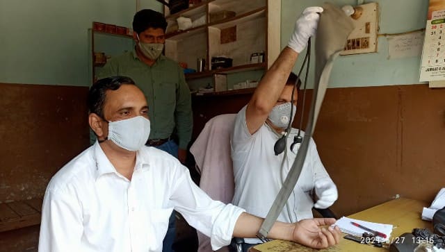 A fever survey underway in Bijnor. Image courtesy: Aasmohammad Kaif