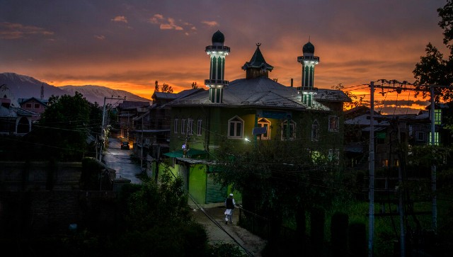 Police jail 21 Kashmiris, including cleric, for organising anti-Israel rallies, expressing solidarity with Palestine Police jail 21 Kashmiris, including cleric, for organising anti-Israel rallies, expressing solidarity with Palestine