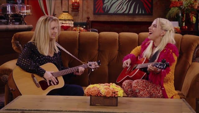 Lisa Kudrow and Lady Gaga. Twitter @gagaimages
