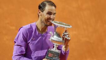 Italian Open: Rafael Nadal beats Novak Djokovic in Rome to lay down Roland Garros marker