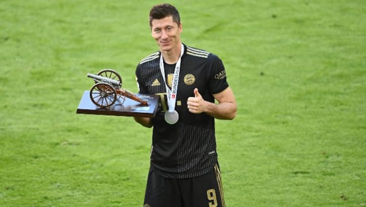 Bundesliga: Bayern striker Robert Lewandowski breaks 49-year-old scoring record with 41st goal of season