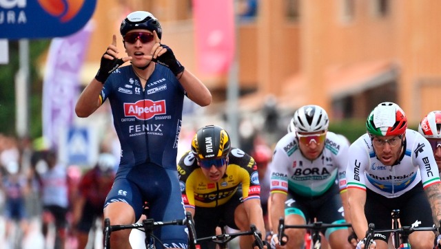 Giro d'Italia: Belgian Tim Merlier wins second stage, Filippo Ganna retains leader's jersey Giro d'Italia: Belgian Tim Merlier wins second stage, Filippo Ganna retains leader's jersey