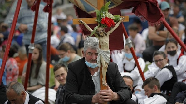 At Romania's largest Catholic service, organisers set up 'vaccination marathon' for pilgrims