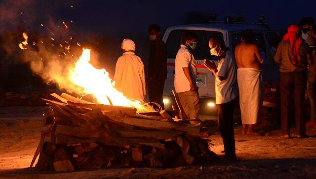 A pyre burning at the Phaphamau Crematorium. Firstpost/Mohammad Sartaj Alam
