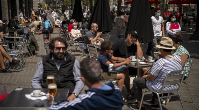 In time for summer, Europe sees dramatic fall in virus cases, hospitalisations In time for summer, Europe sees dramatic fall in virus cases, hospitalisations