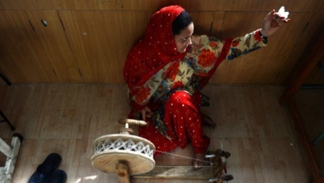 Meagre wages for Kashmiri Pashmina artisans, rise of machines push ancient handicraft to edge of extinction Meagre wages for Kashmiri Pashmina artisans, rise of machines push ancient handicraft to edge of extinction
