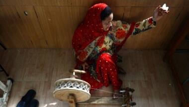 Meagre wages for Kashmiri Pashmina artisans, rise of machines push ancient handicraft to edge of extinction