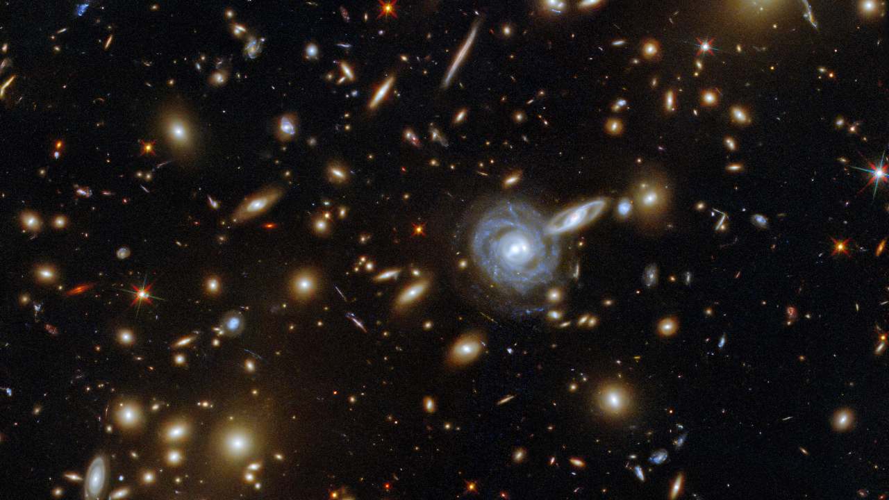 Hubble telescope captures image of unique lopsided spiral galaxy, 120 mn light-years away Hubble telescope captures image of unique lopsided spiral galaxy, 120 mn light-years away