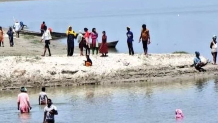 Villagers in Uttar Pradesh's Barabanki jump into river to escape 'poisonous' COVID-19 vaccine
