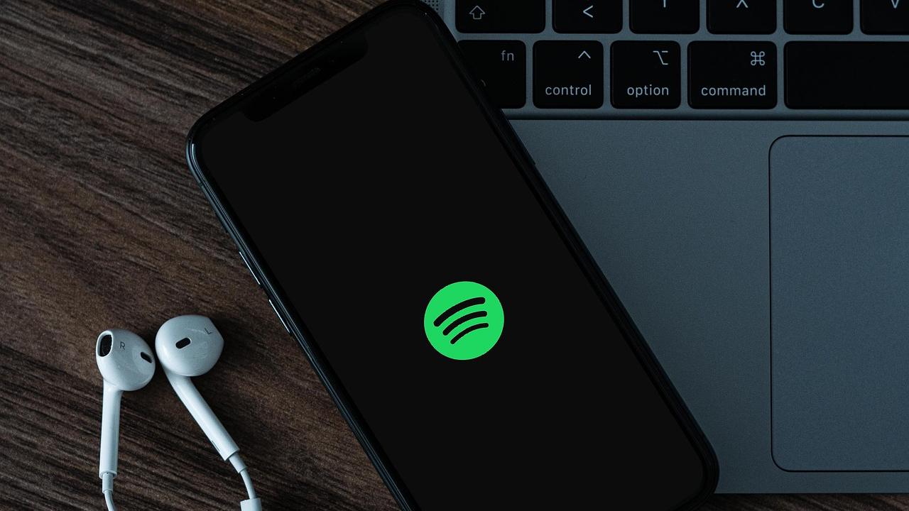 Spotify introduces new features to make music and podcast sharing easier on Instagram and Snapchat Spotify introduces new features to make music and podcast sharing easier on Instagram and Snapchat