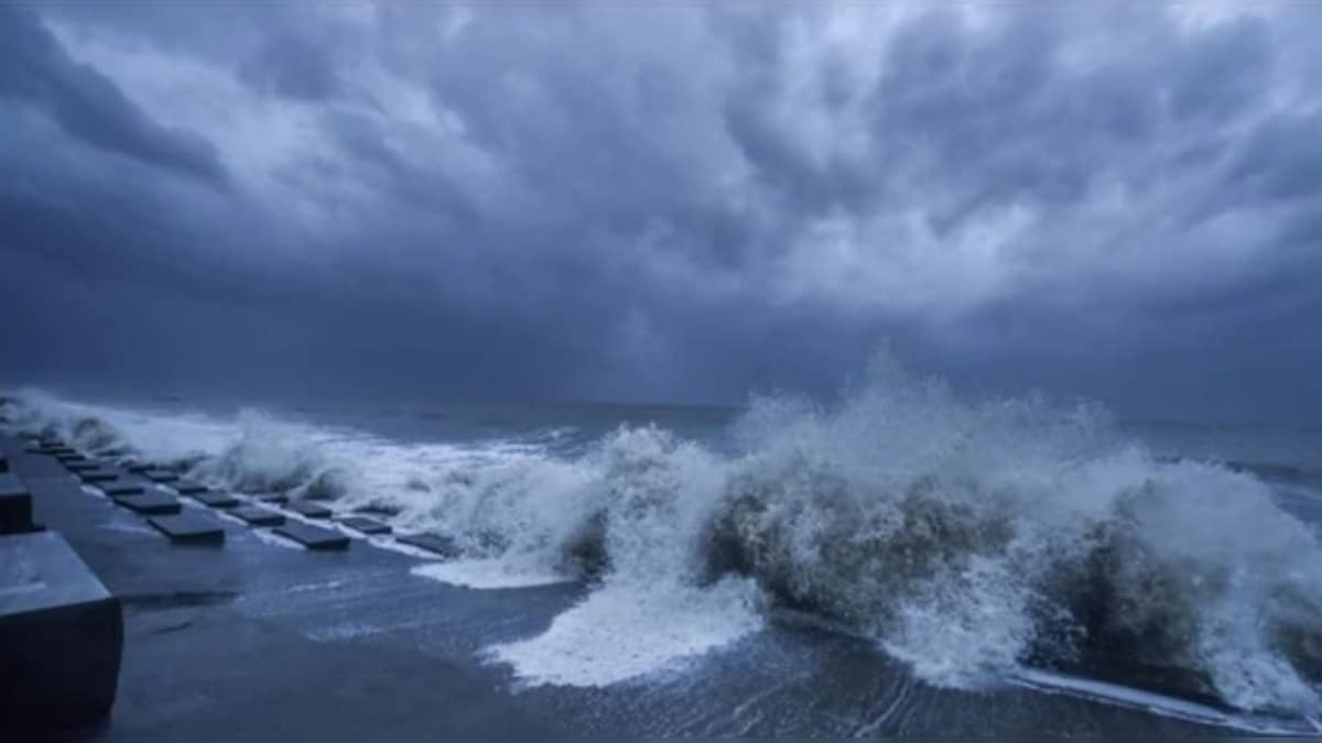 Cyclone Yaas makes landfall in Odisha's Bhadrak with 130-140 kmph wind speed; flooding in Bengal's coastal areas