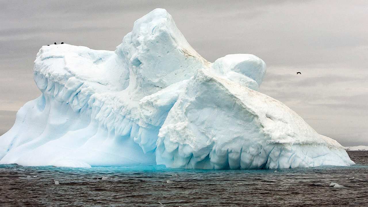 Temperature rise in Greenland causes ice sheets to melt at twice the average rate Temperature rise in Greenland causes ice sheets to melt at twice the average rate