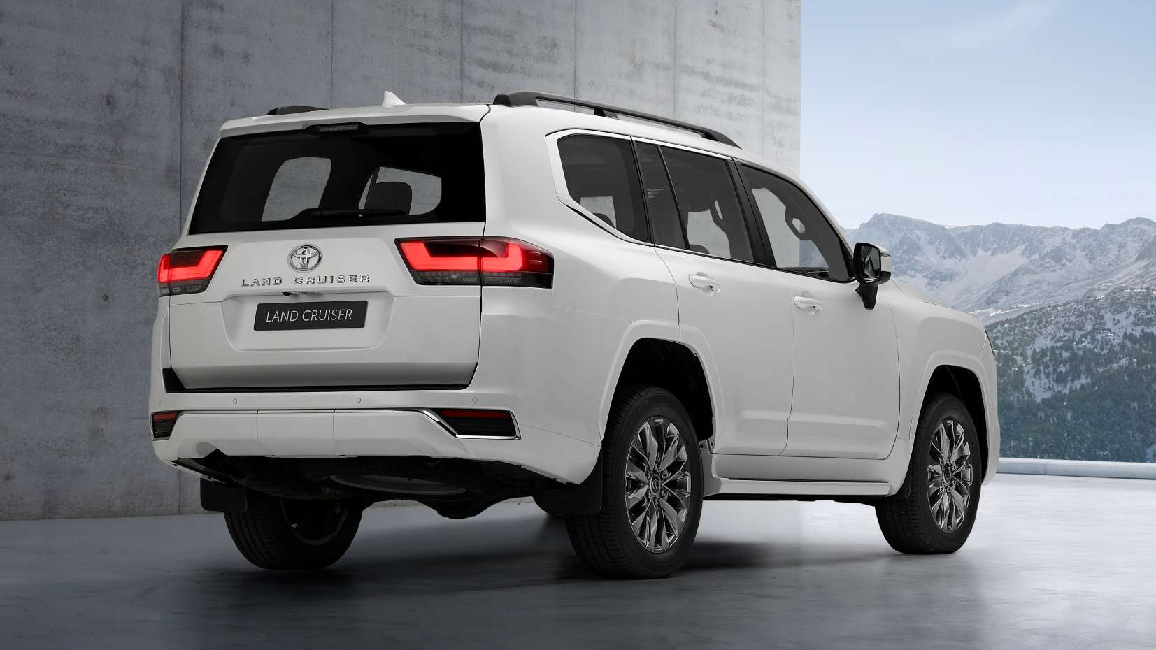 Toyota has given the Land Cruiser LC 300 twin-turbo V6 petrol and diesel engine options. Image: Toyota