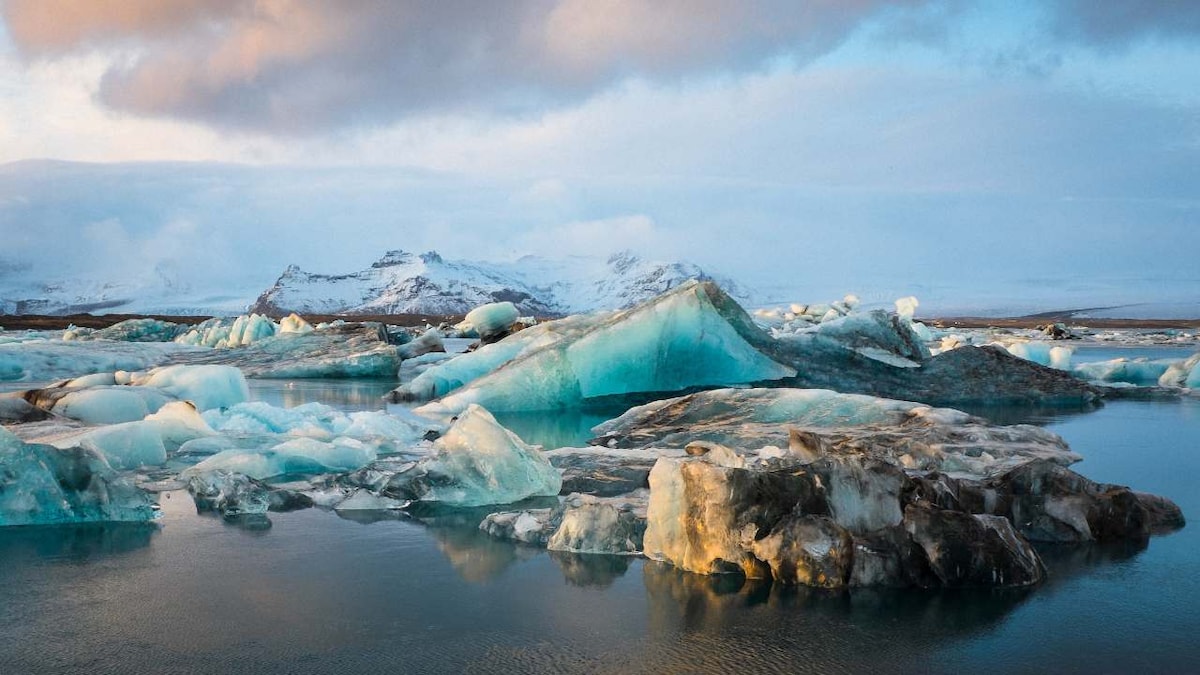 Iceland lost 750 sq km of glaciers over the last two decades due to global warming