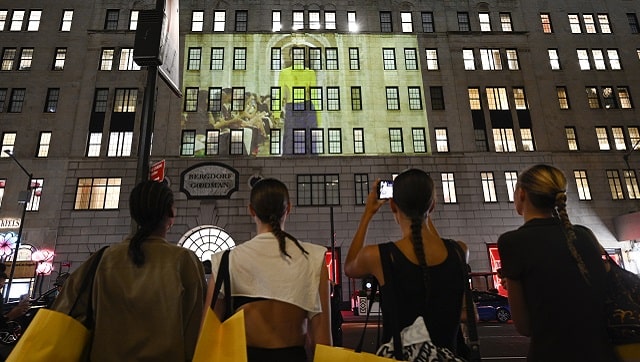 On Marc Jacobs’ post-pandemic runway, parading puffer jackets and coats in undulating patterns On Marc Jacobs’ post-pandemic runway, parading puffer jackets and coats in undulating patterns