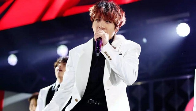 한국 의원은 방탄 소년단의 정치 캠페인 홍보에 대한 반발에 직면 해있다.  사과 문제