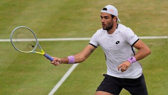 Matteo Berrettini beats Dan Evans in straight sets to enter Queen's semi-finals