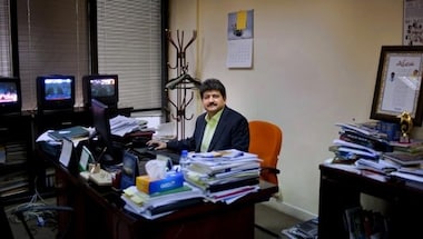 Pakistani talk show host Hamid Mir suspended after criticising military