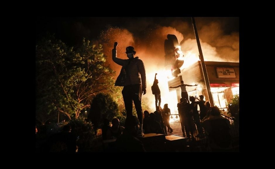 The ten photographers who won the breaking news prize are freelancer Noah Berger, Alex Brandon, freelancer Ringo H.W. Chiu, Cortez, Frank Franklin II, David Goldman, John Minchillo, Marcio Sanchez, Mike Stewart and Evan Vucci. | In the picture: Protesters gather in front of a burning fast food restaurant, 29 May, 2020, in Minneapolis. Protests over the death of George Floyd, a black man who died in police custody, broke out in Minneapolis for a third straight night. The image was part of a series of photographs by The Associated Press that won the 2021 Pulitzer Prize for breaking news photography. Photo via The Associated Press/John Minchillo The ten photographers who won the breaking news prize are freelancer Noah Berger, Alex Brandon, freelancer Ringo H.W. Chiu, Cortez, Frank Franklin II, David Goldman, John Minchillo, Marcio Sanchez, Mike Stewart and Evan Vucci. | In the picture: Protesters gather in front of a burning fast food restaurant, 29 May, 2020, in Minneapolis. Protests over the death of George Floyd, a black man who died in police custody, broke out in Minneapolis for a third straight night. The image was part of a series of photographs by The Associated Press that won the 2021 Pulitzer Prize for breaking news photography. Photo via The Associated Press/John Minchillo