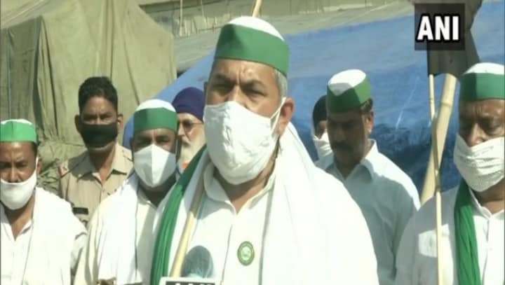 Farmers' protest: Rakesh Tikait, Yogendra Yadav lead sit-in at Haryana police station, seek release of arrested activists