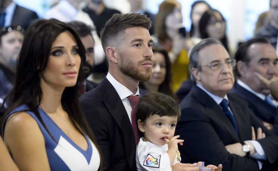 Real Madrid's defender and captain Sergio Ramos (C) his wife Pilar Rubio (L) his son Sergio Jr, and Real Madrid's president Florentino Perez attend during a press conference announcing Ramos' contract renewal in Madrid on August 17, 2015. Sergio Ramos will extend his contract with Real Madrid until 2020, announced today the Madrid club, ending weeks of speculation about the future of the iconic defender, promoted to team captain this season. AFP PHOTO / DANI POZO (Photo by DANI POZO / AFP)