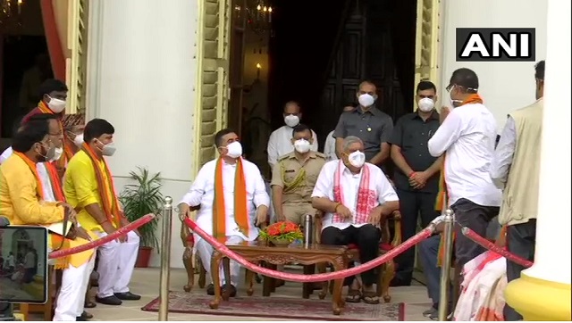 Suvendu Adhikari meets West Bengal guv to discuss post-poll violence; 23 BJP MLAs skip meeting Suvendu Adhikari meets West Bengal guv to discuss post-poll violence; 23 BJP MLAs skip meeting