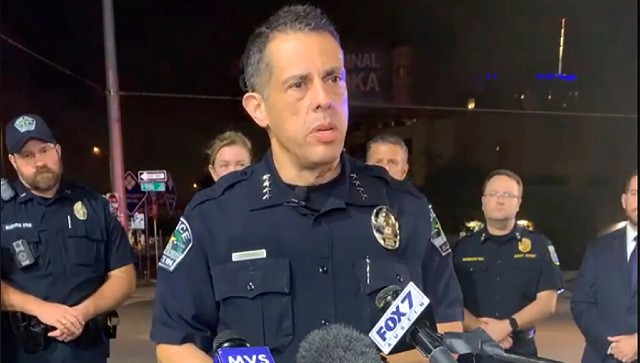 Texas shooting: Gunman wounds 13 in downtown Austin and escapes; probe launched Texas shooting: Gunman wounds 13 in downtown Austin and escapes; probe launched