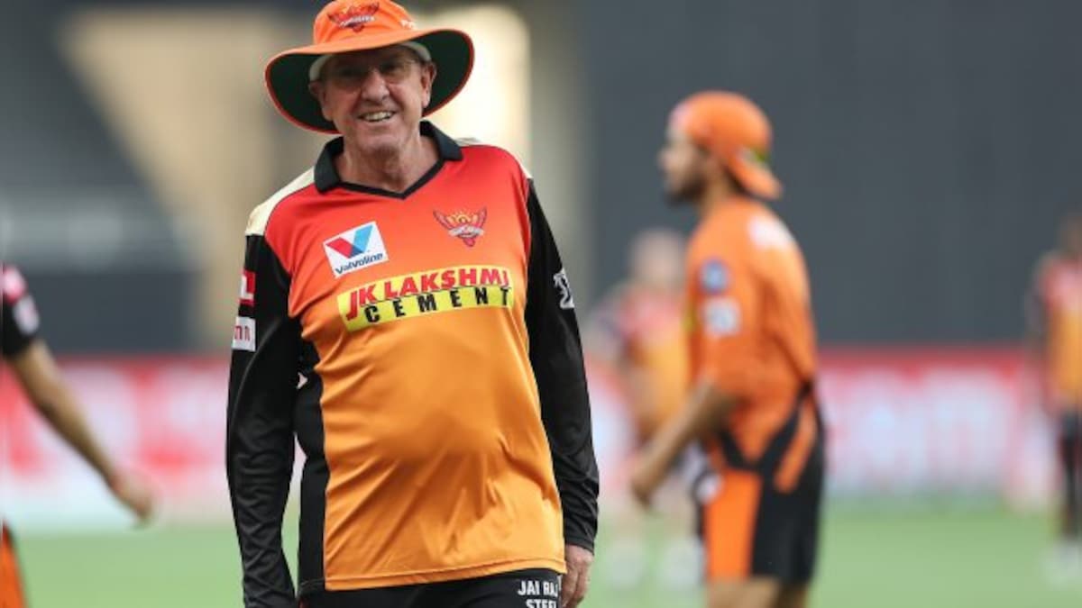 Former England coach Trevor Bayliss takes charge of Sydney Thunder for next three seasons