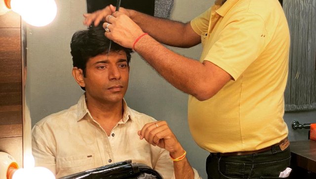 Vineet Kumar Singh resumes shooting for producer Manish Mundra's directorial debut Siya Vineet Kumar Singh resumes shooting for producer Manish Mundra's directorial debut Siya