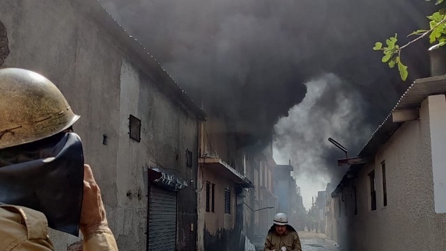 Major fire breaks out at shoe factory in Delhi's Udyog Nagar; five-six people feared trapped Major fire breaks out at shoe factory in Delhi's Udyog Nagar; five-six people feared trapped