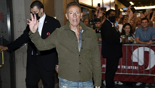 Bruce Springsteen marks the return of live shows on Broadway with an emotionally resonant concert Bruce Springsteen marks the return of live shows on Broadway with an emotionally resonant concert