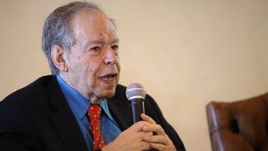 Edward de Bono, renowned psychologist and author known for 'lateral thinking' techniques, passes away aged 88