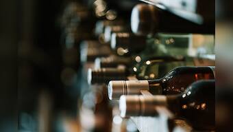 Horizontal wine rack to store wine bottles safely