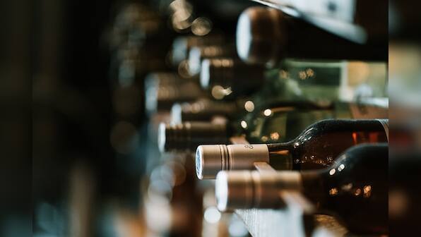 Horizontal wine rack to store wine bottles safely