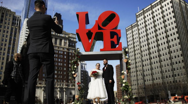 LOVE series: Copyright holder settles lawsuit with artist Robert Indiana’s estate LOVE series: Copyright holder settles lawsuit with artist Robert Indiana’s estate