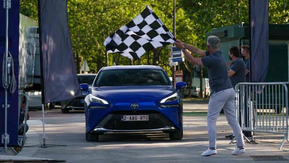 Toyota Mirai sets world record, covers over 1,000 km on a single fill of hydrogen