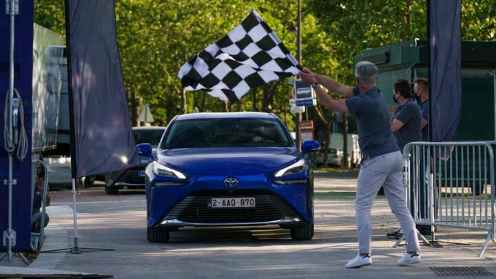 Toyota Mirai sets world record, covers over 1,000 km on a single fill of hydrogen Toyota Mirai sets world record, covers over 1,000 km on a single fill of hydrogen