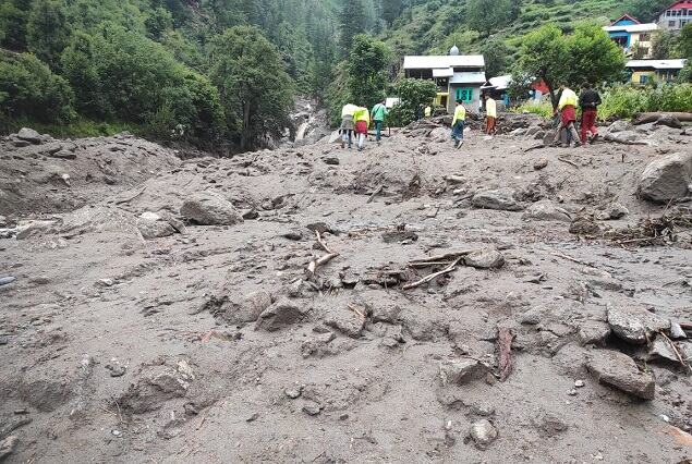 Kishtwar cloudburst: Rescue operation to trace 20 missing resume after rain interruption Kishtwar cloudburst: Rescue operation to trace 20 missing resume after rain interruption