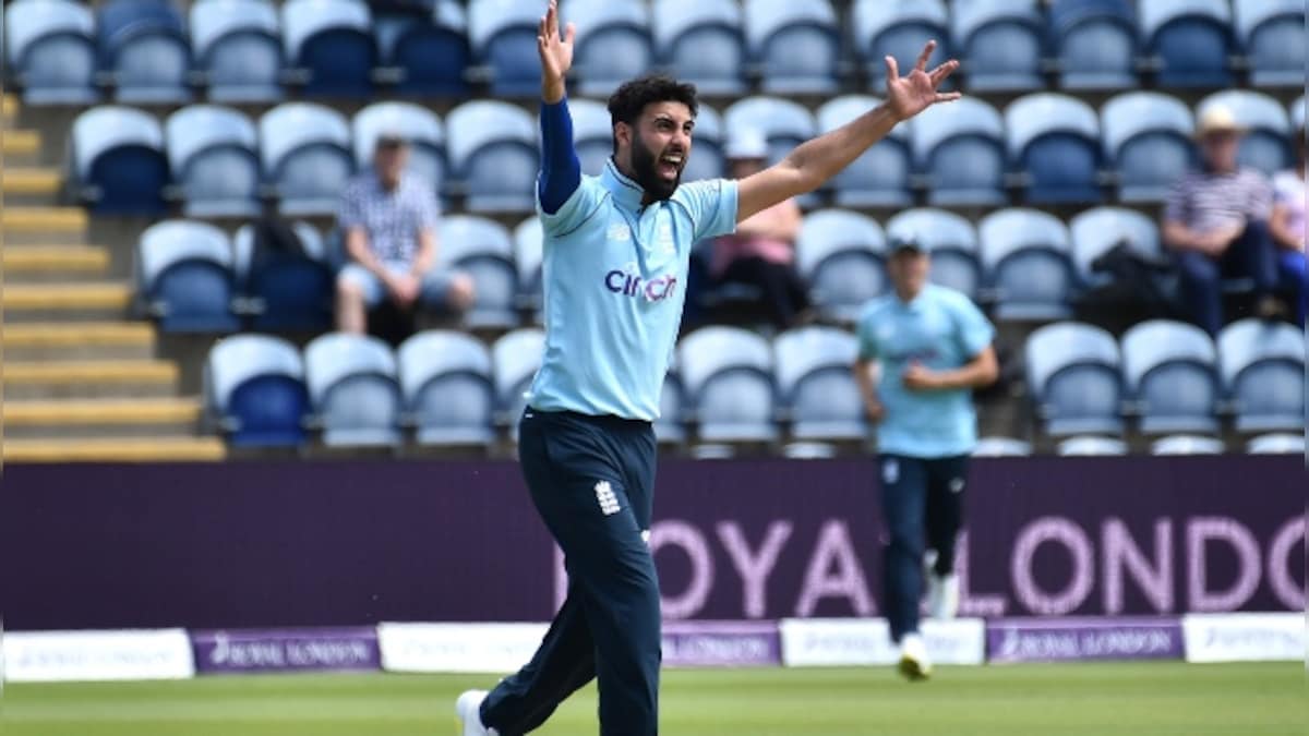 England vs Pakistan: Saqib Mahmood stars with ball as hosts claim emphatic nine-wicket win