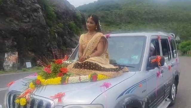 Maharashtra bride booked for going to marriage venue on SUV’s bonnet Maharashtra bride booked for going to marriage venue on SUV’s bonnet