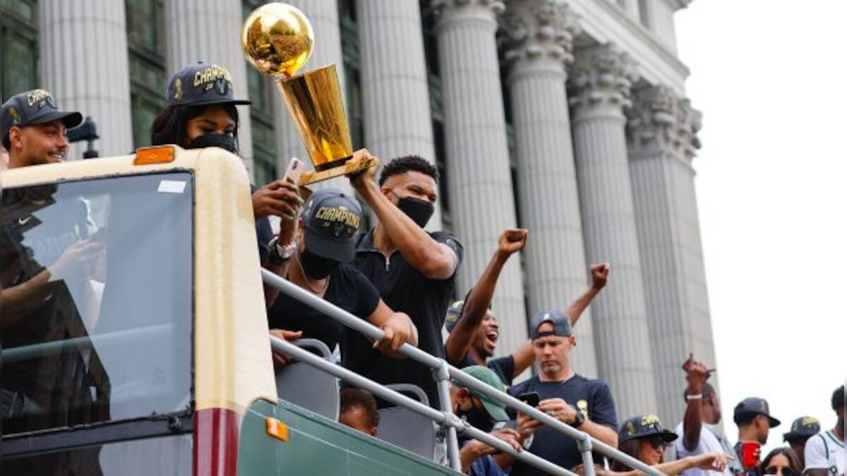 NBA: Milwaukee Bucks' fans celebrate NBA championship with open-top bus ...