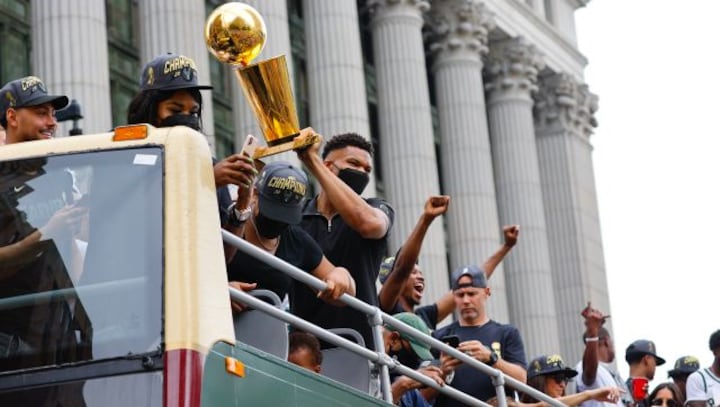 NBA: Milwaukee Bucks' fans celebrate NBA championship with open-top bus parade