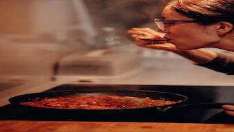 Cookware sets for gifting