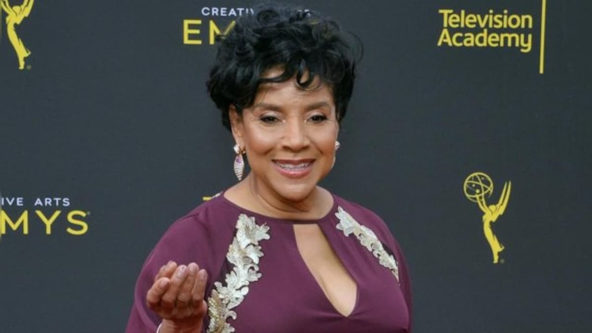 Veteran actor Phylicia Rashad apologises after tweeting in support of Bill Cosby