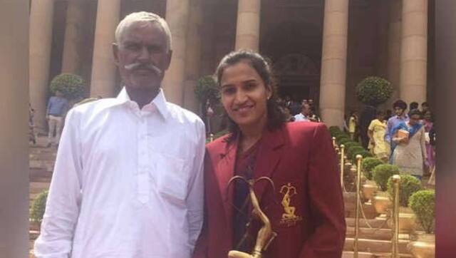 Rani’s dad, Rampal, worked at construction sites to feed his family. Image: Twitter/@imranirampal